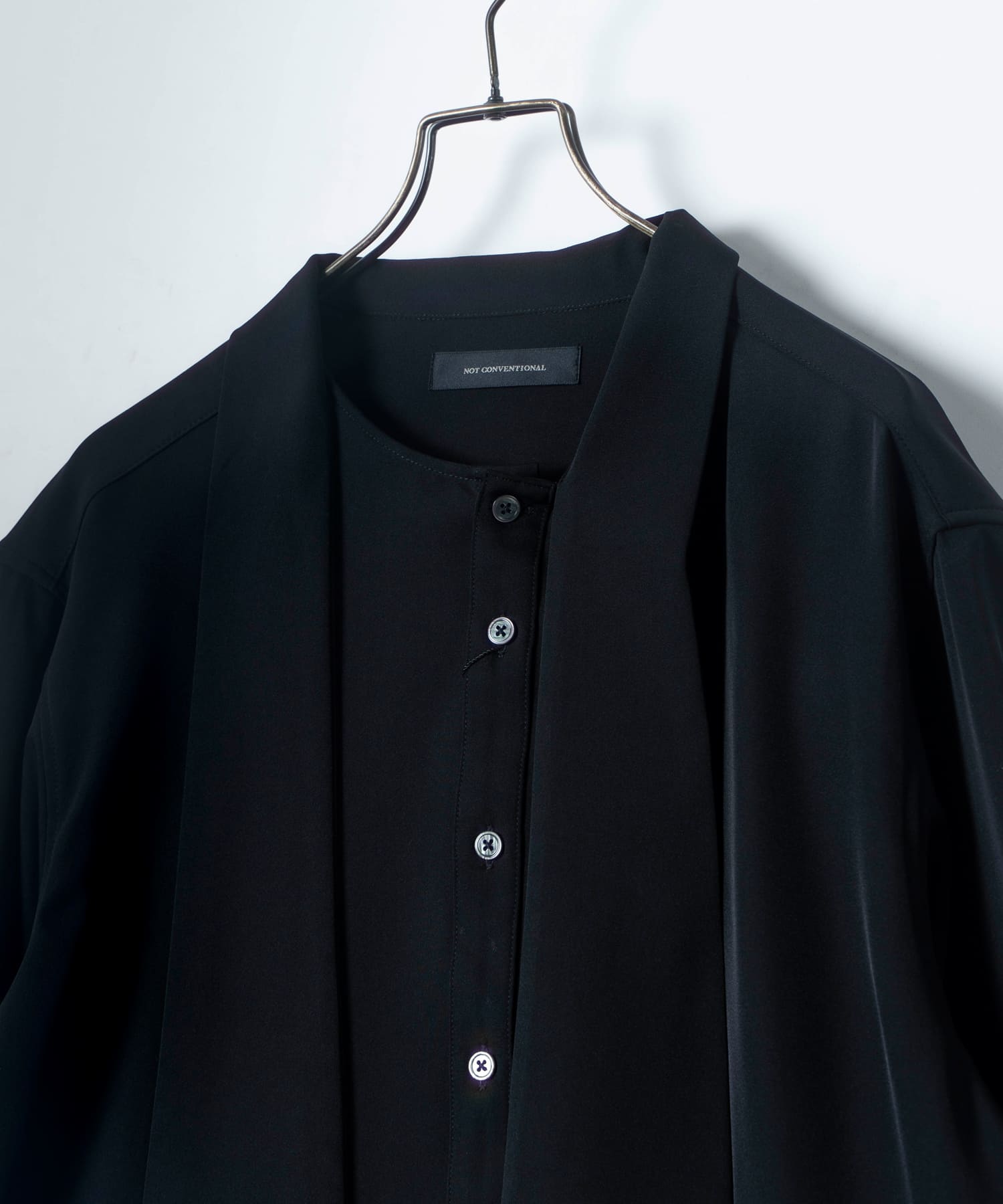 satin ribbon neck shirt / NOT CONVENTIONAL公式通販