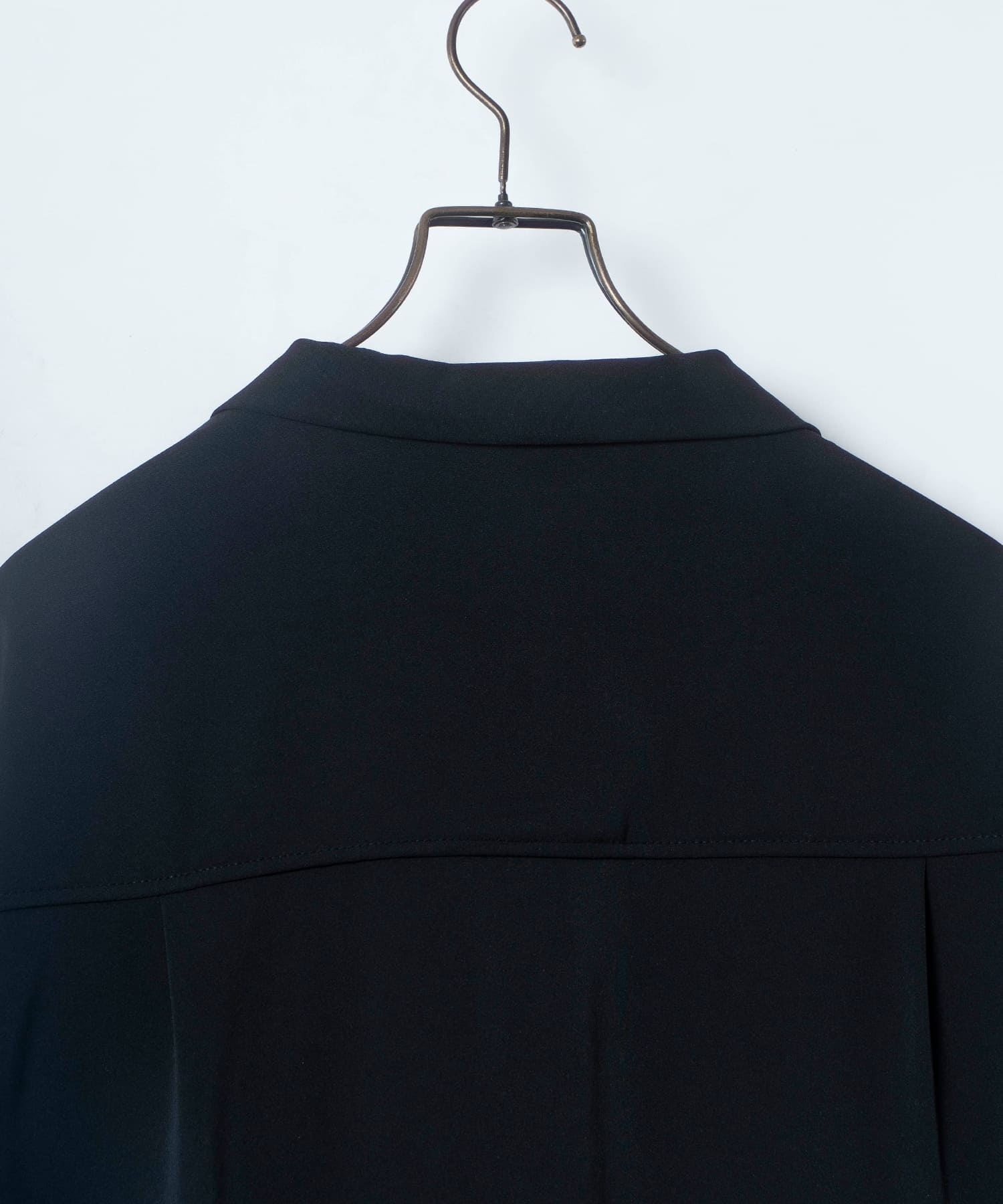 satin ribbon neck shirt / NOT CONVENTIONAL公式通販