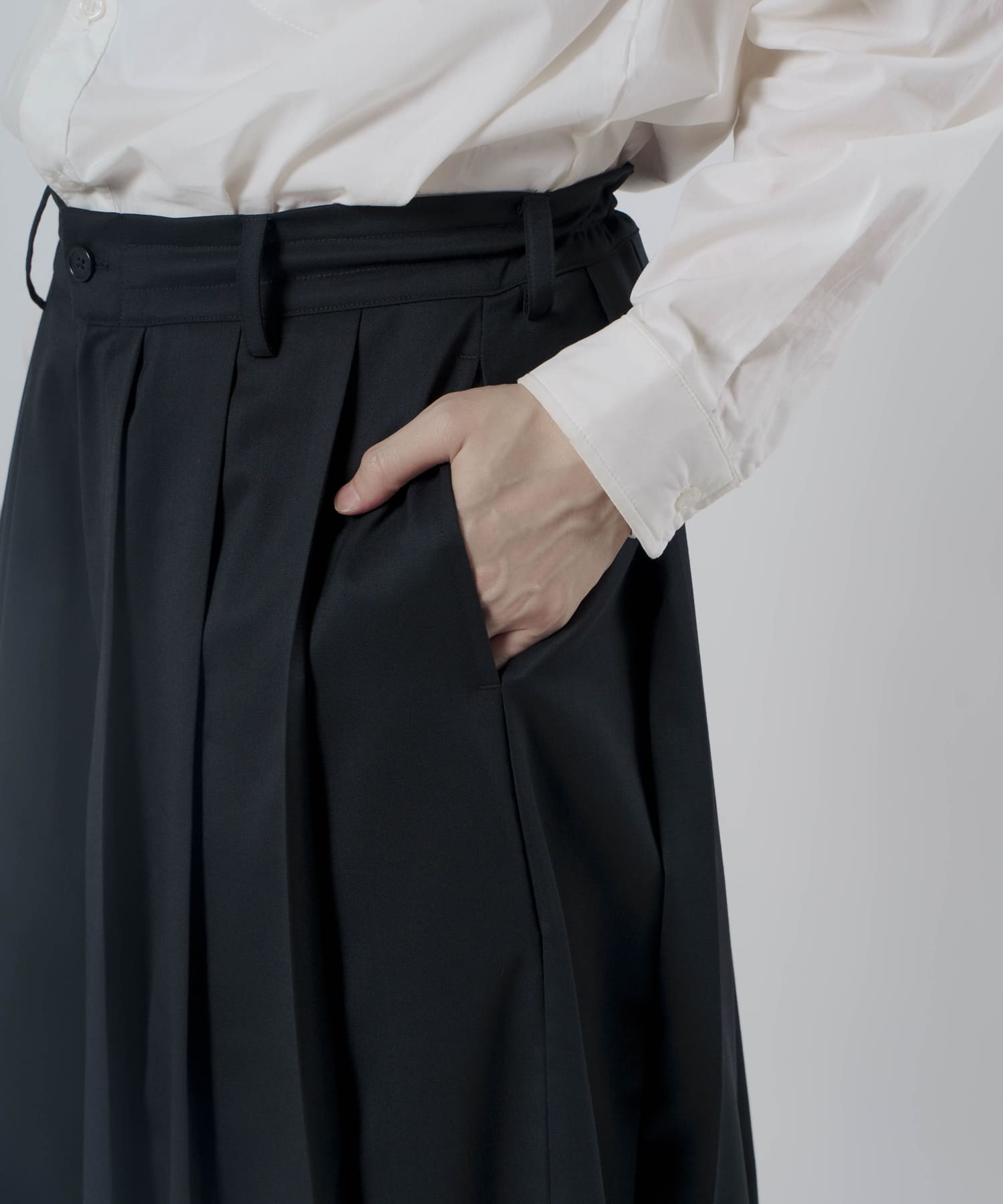 tuck pleats hakama pant / NOT CONVENTIONAL公式通販