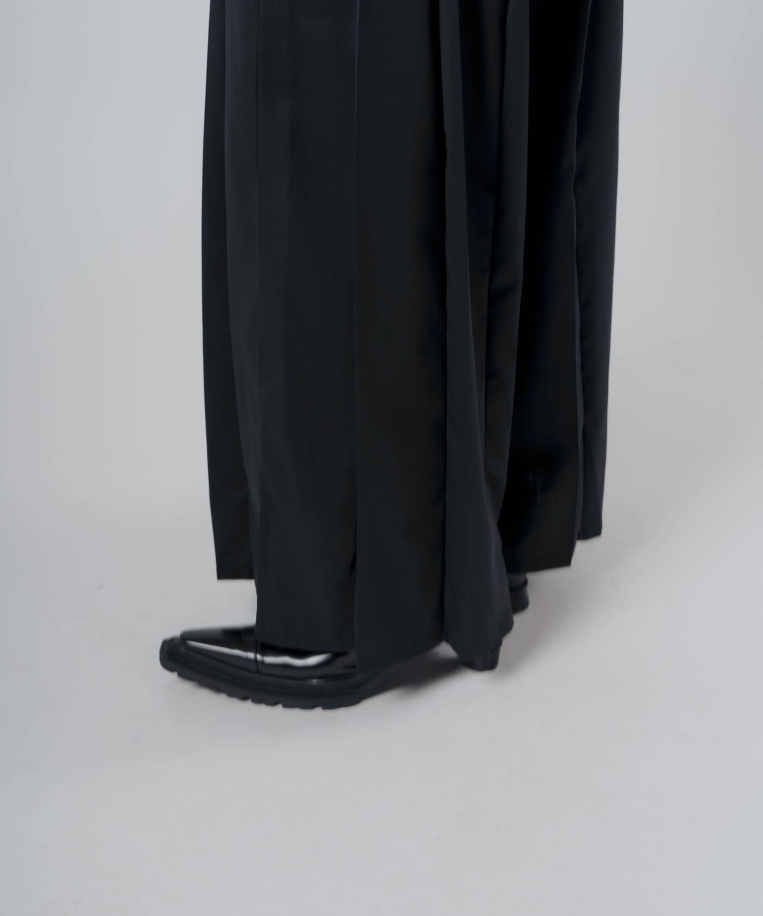 tuck pleats hakama pant / NOT CONVENTIONAL公式通販