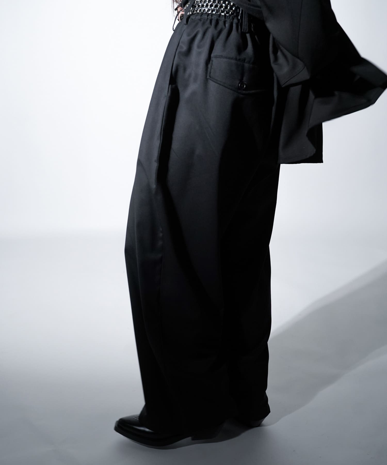 【明日まで最終値下げ】TAKUYA∞着用　become tree トラックパンツ WIDE TUCK PANTS(TAKUYA∞着用)Become tree